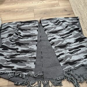 Kerisma Gray and Black Camouflage Shawl
